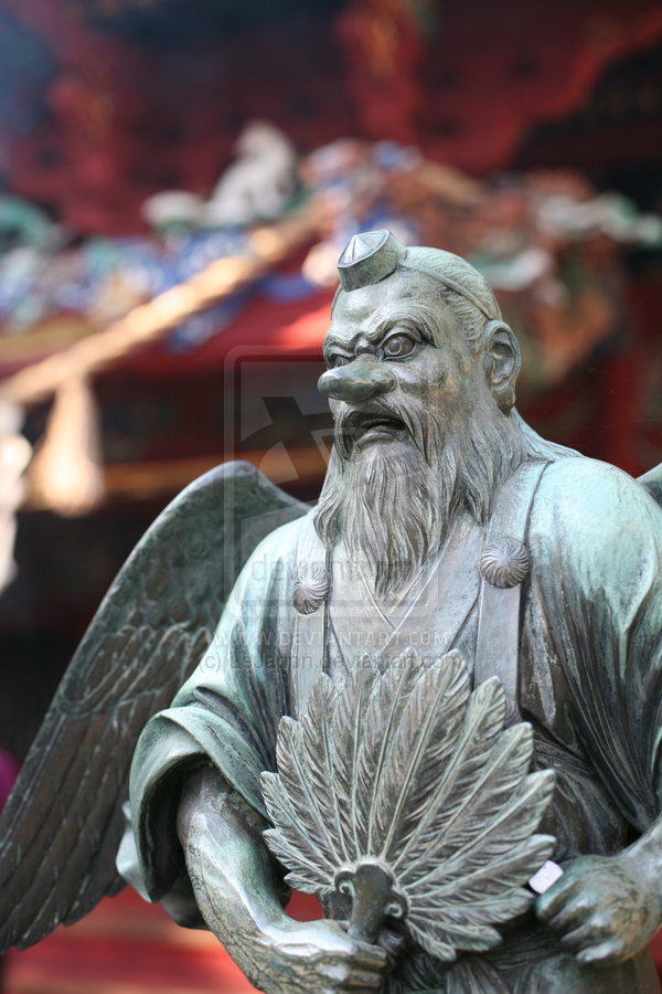 Statue_of_god_at_Takao_yama_by_LeJapon