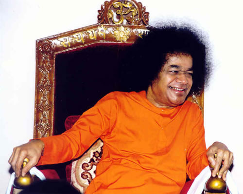 sathya-sai-baba-laughing