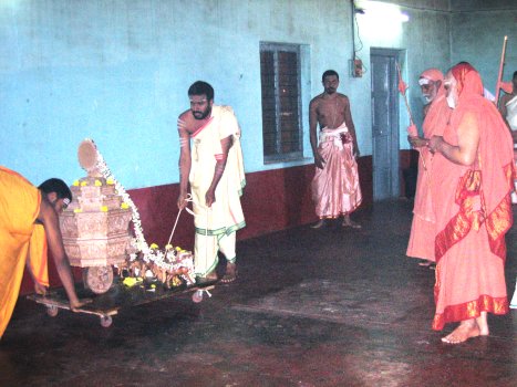 Following a special Puja to Lord Surya seated on a sandalwood Ratha at the Yagashala in the presence of the Jagadguru, the Ratha is pulled