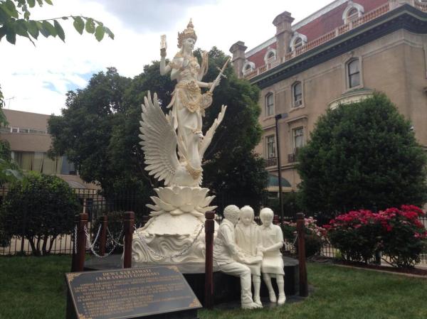 Indonesia-gifts-Saras