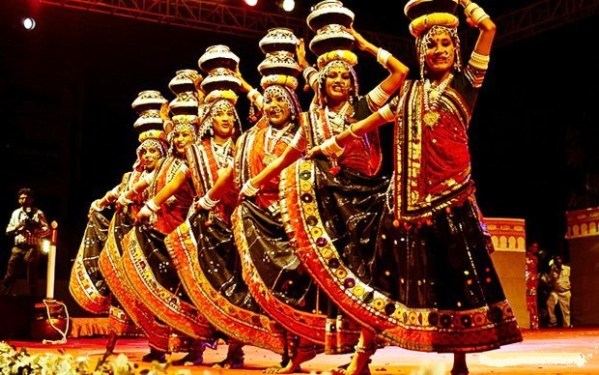 Pune-Garba-Dandiya-Dance1
