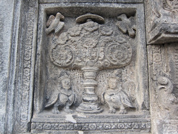 Prambanan-Kinnara-bas-relief