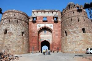Purana_Quila_main_gate,