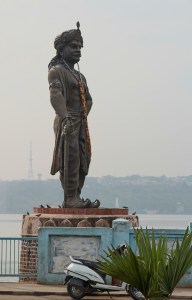 Statue_of_Raja_Bhoja_02