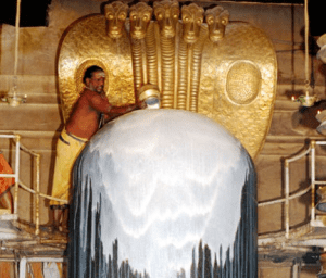 Linga-in-Brihadisvara-big