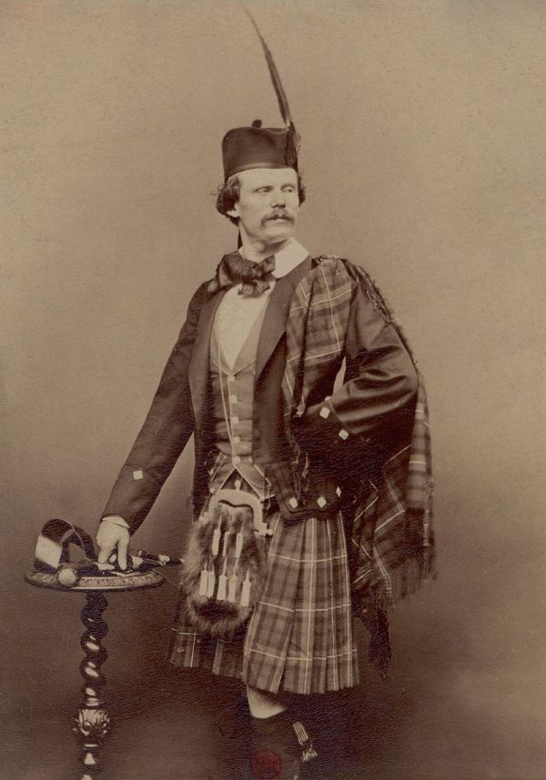 Daniel_Dunglas_Home_by_Nadar