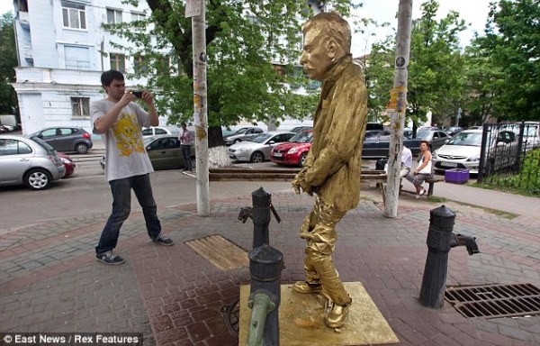 stalin urinating