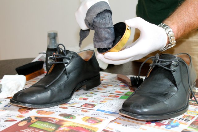 boot polishing