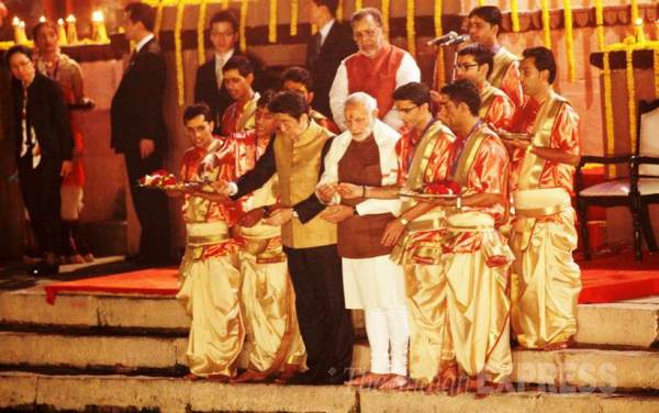 ganga-arati-modi-abe