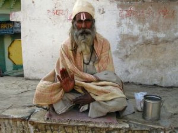 beggar-in-udaipur_21157727