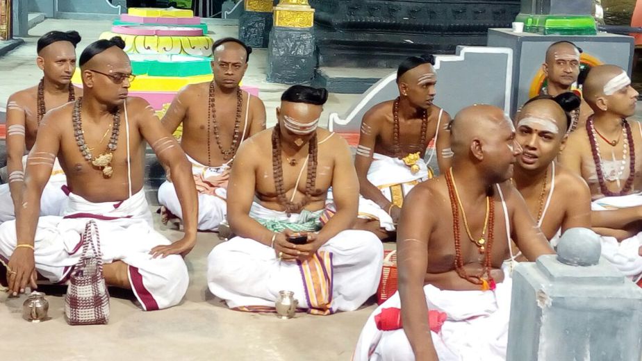dikshitar-priests-festival-ceremony