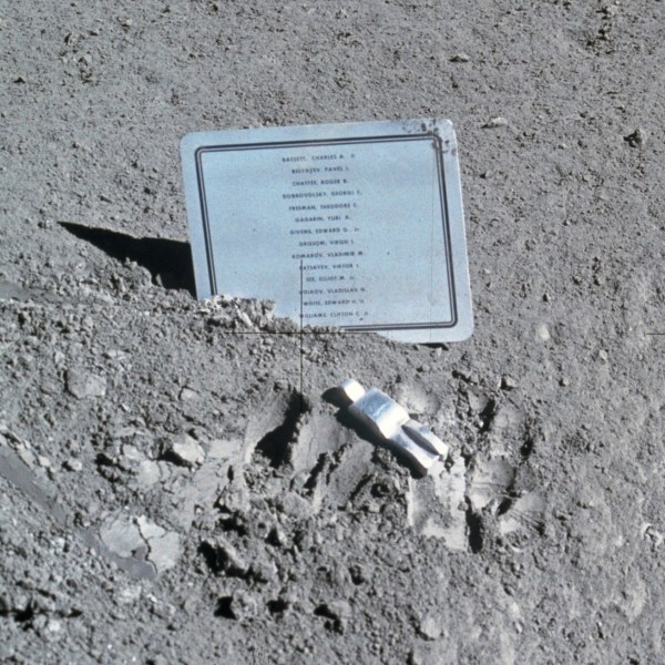 Fallen_Astronaut
