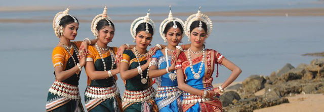 This image has an empty alt attribute; its file name is FIVE%2BDAMSELS.jpg