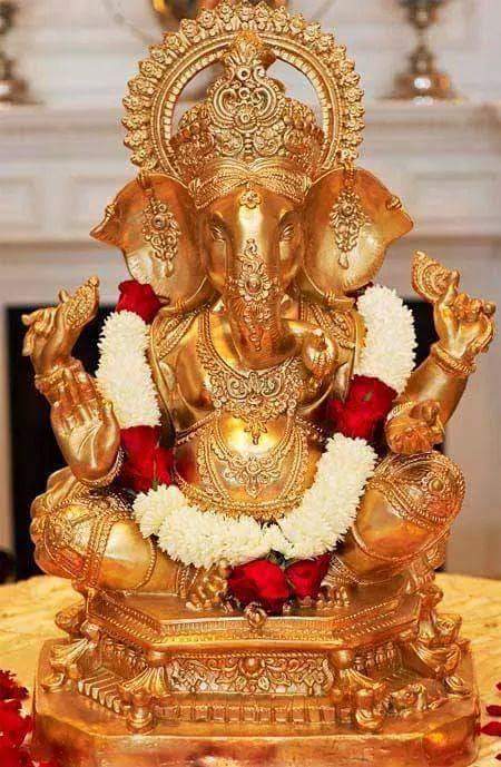 This image has an empty alt attribute; its file name is ganesh-gold.jpg